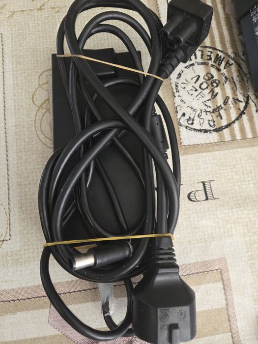 Продавам зарядни за Лаптопи