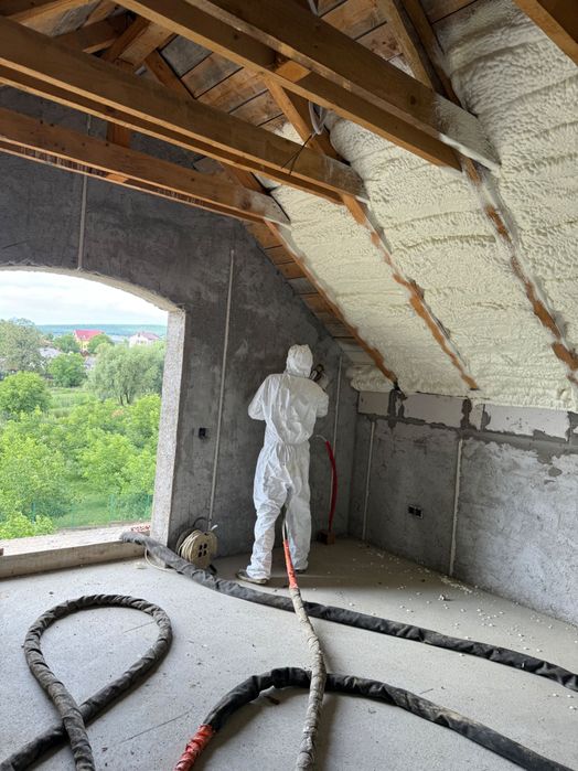 Izolatie Spuma Poliuretanica Celula Inchisa- Deschisa