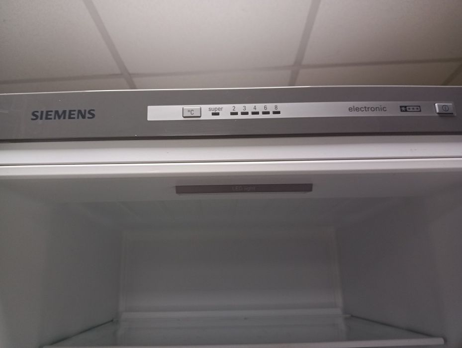 Иноксов комбиниран хладилник с фризер Сименс Siemens 2 години гаранция