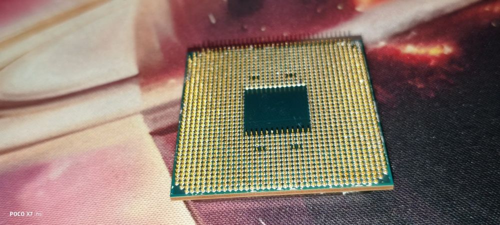 Ryzen 7 3700x cu un pin rupt și doi îndoiți