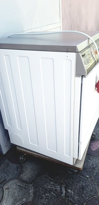 Uscator profesional Miele