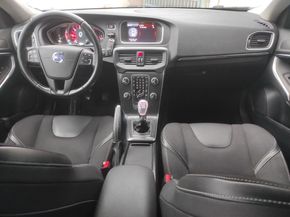 Volvo V40 D2 Kinetik ,recent inmatriculat;1.6 diesel.euro 5 115 cai ,a