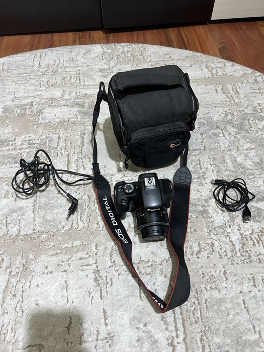 Aparat DSLR Canon 1100D cu obiectiv 50mm 1.8