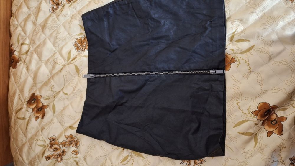 Кожена пола на Zara