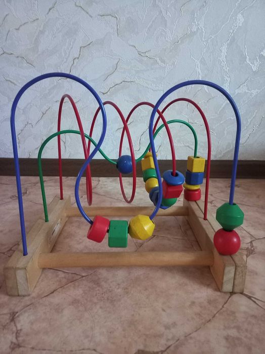 Игрушки мягкие и лабиринт