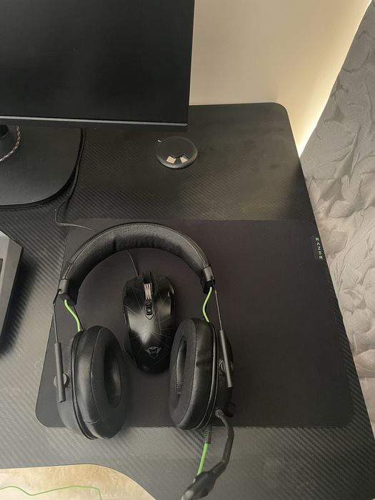 Gaming сет - конпютър , бюро , мишка , клавиатура , слушалки