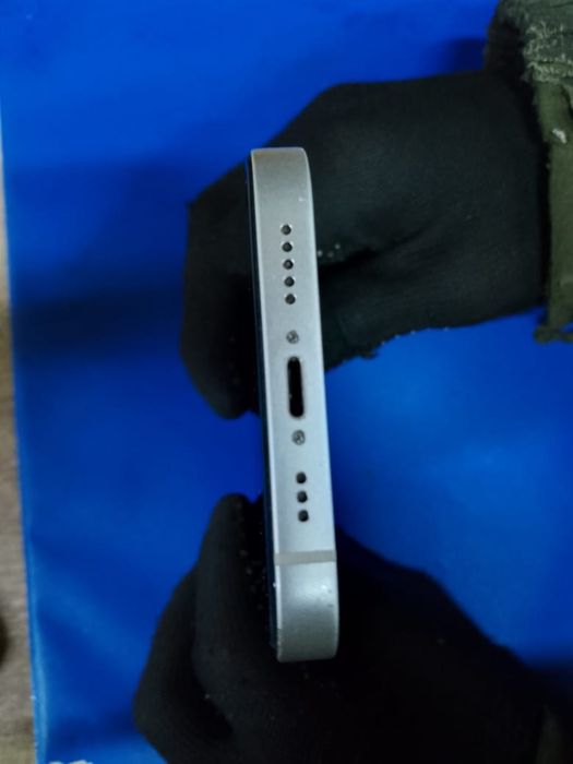 Продам айфон 13