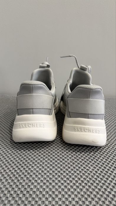 Новые кроссовки Sketchers