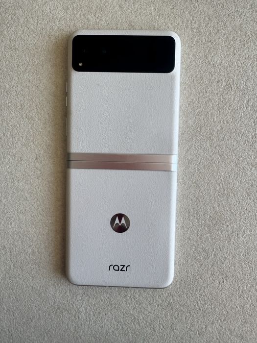 Motorola razr 40 Vanilla Cream