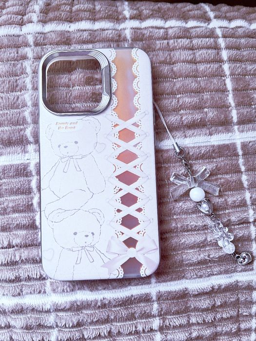 Чехлы на iPhone 13 Pro