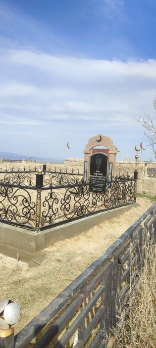 Ескерткіш тас Памятники