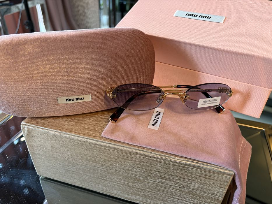 Ochelari de soare Miu Miu – eleganță și stil
