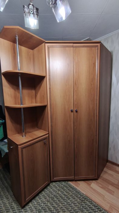 Продам угловой шкаф