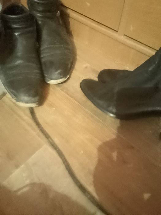 Қыстық, күздік аяқ киімдер сатылады. Продаёться.