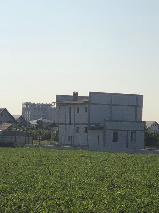 Casa de vânzare la rosu