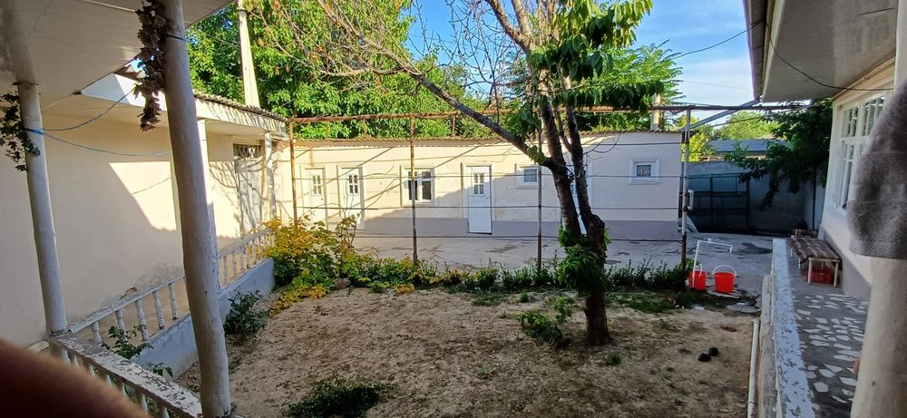 Uy sotiladi  srochna zangi ota tumani bodomzor mahalla