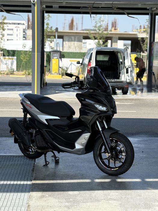 Aprilia SR GT 200