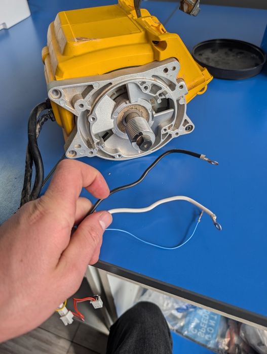 Vând motor Dewalt DHS780