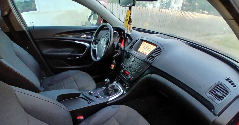 Vând Opel Insignia