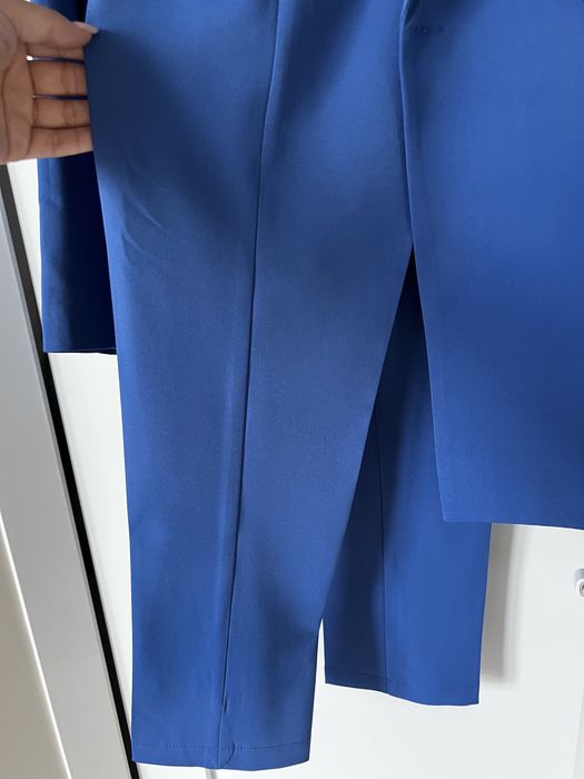 Продам брючный синий костюм