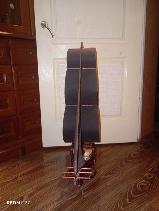 Корабль парусник