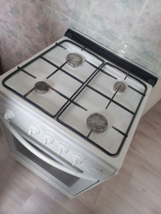 Продам газ плиту Дарина