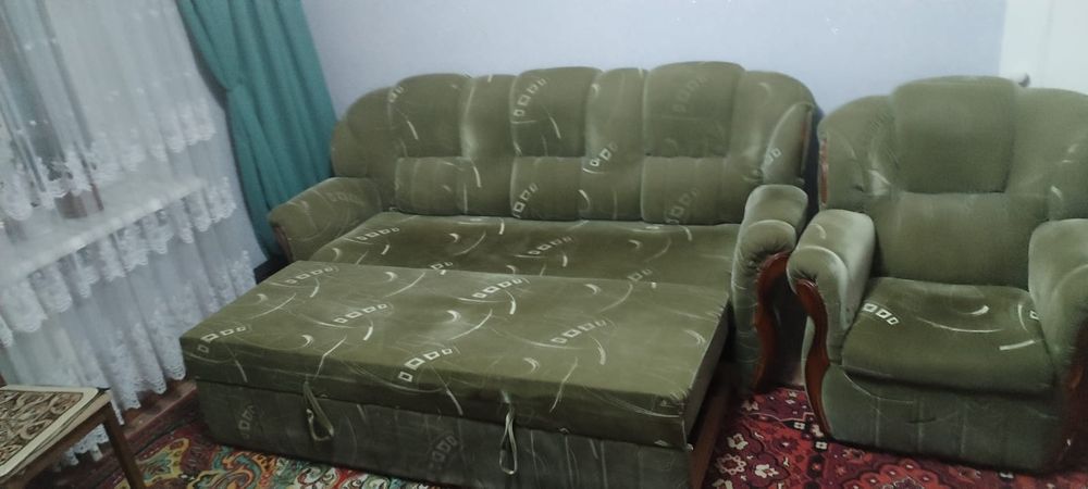 Диван хороший почти новый