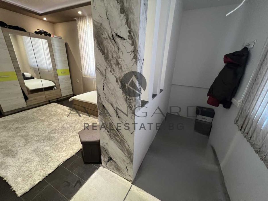 оф.22062 Етаж от къща + сутерен / Прослав