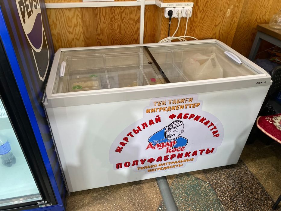 Продам витринный морозильник