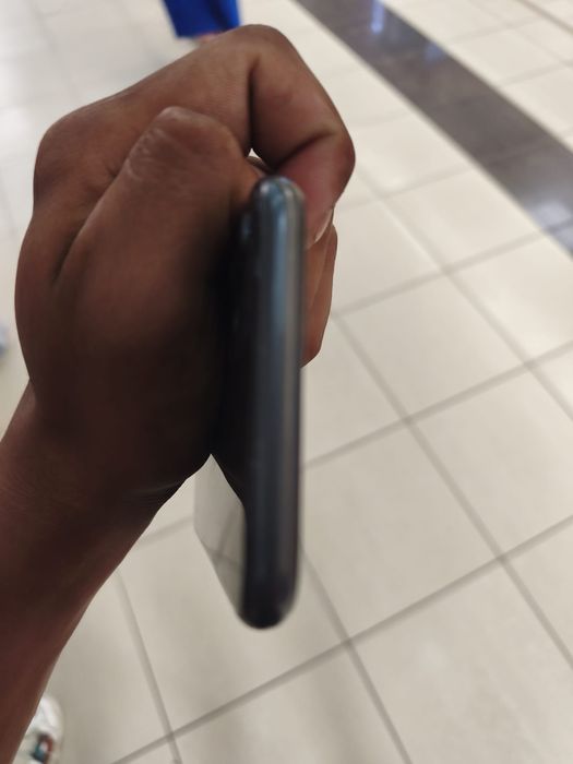 Vând iphone 11 utilizat