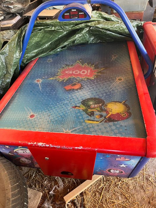 Въздушни хокеи-Голям и Малък