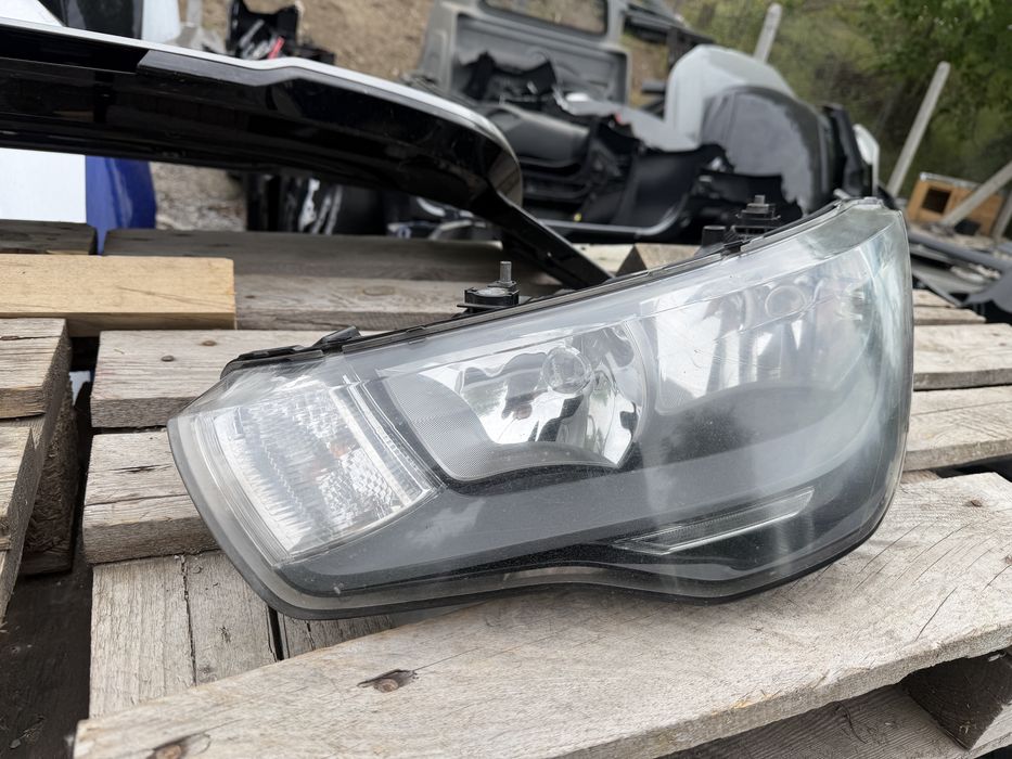 Фар Audi A1 2010 год.-