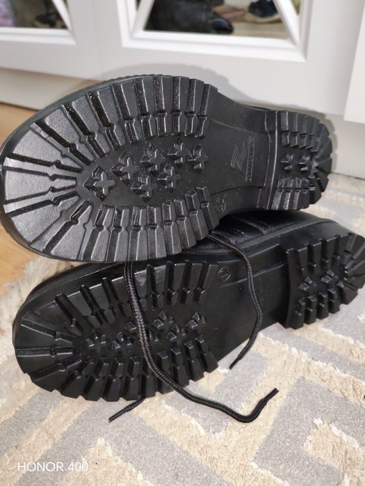 Продам зимние ботинки