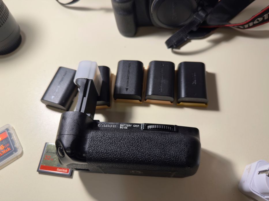 Canon 5D Mark II + батериен грип + 5 батерии, дистанционно и аксесоари