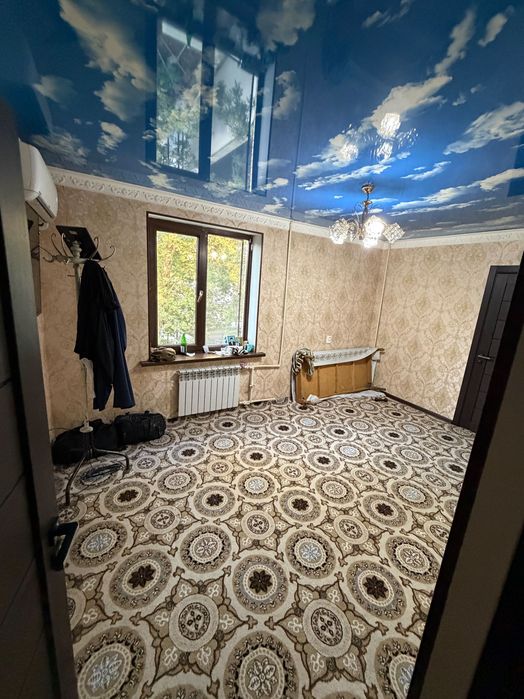 Срочно 2 хонали квартира сотилади.