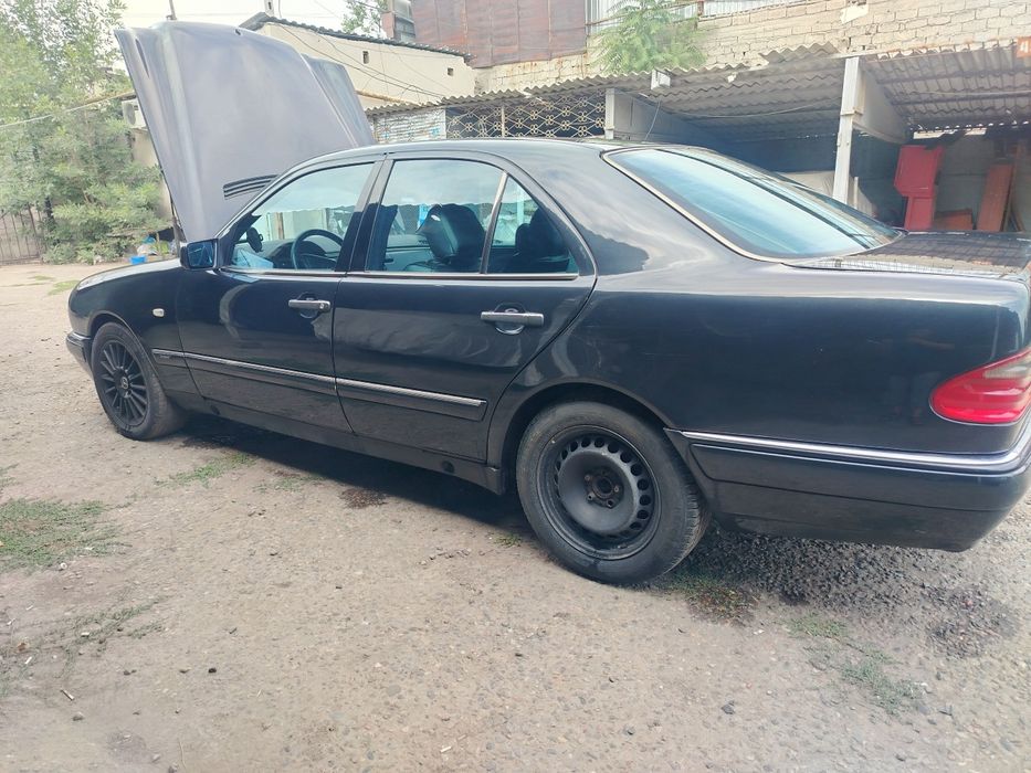 Срочна продам W210