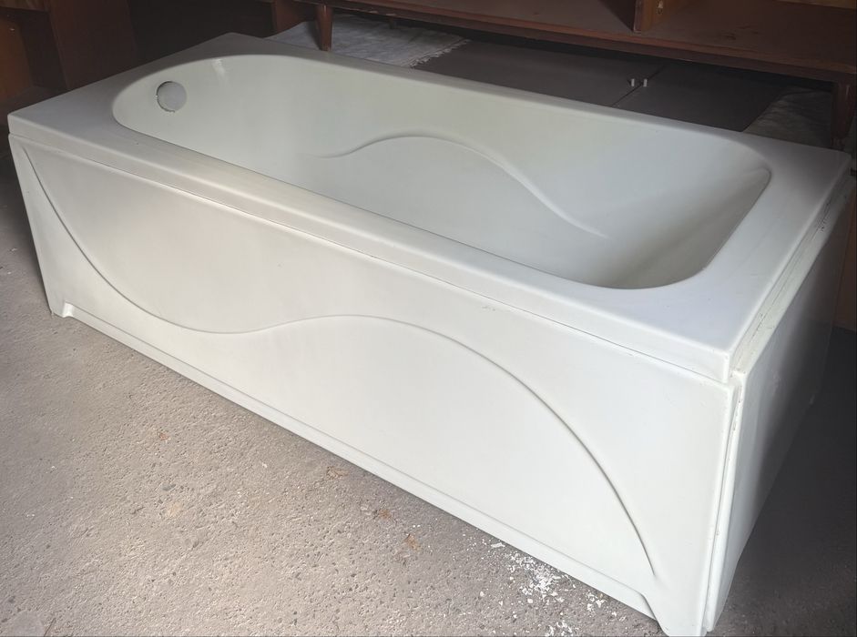 Ванна акриловая в идеальном состоянии