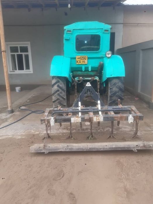 Traktor sotiladi