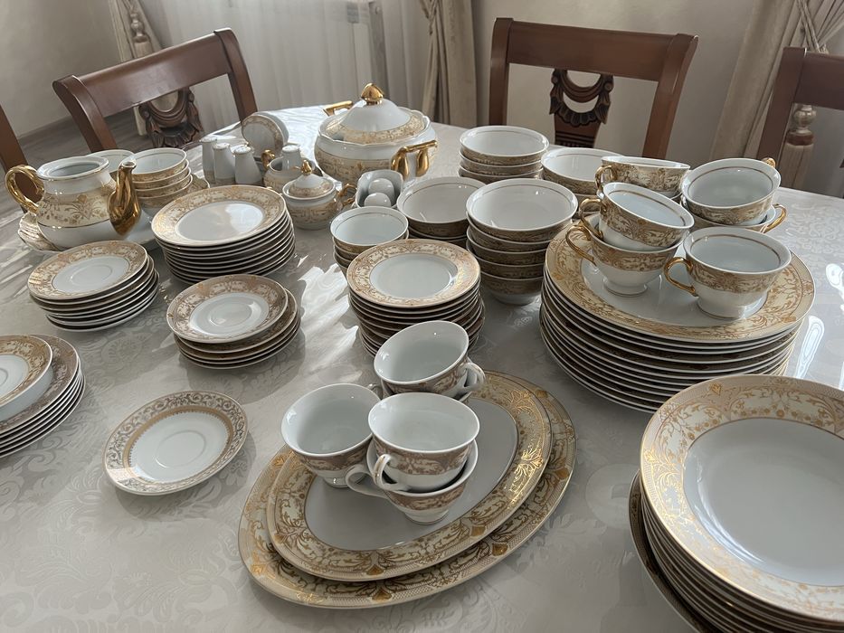 продам столовый сервиз и графины