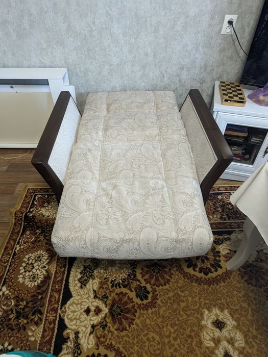 Продам кресло с пуфиком