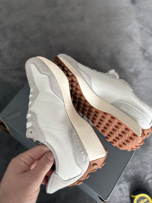 New Balance 327 gri cu alb marimea 42 noi originali piele