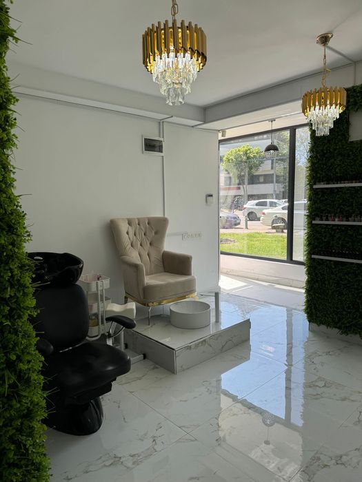 High Concept Salon inchiriaza posturi de lucru