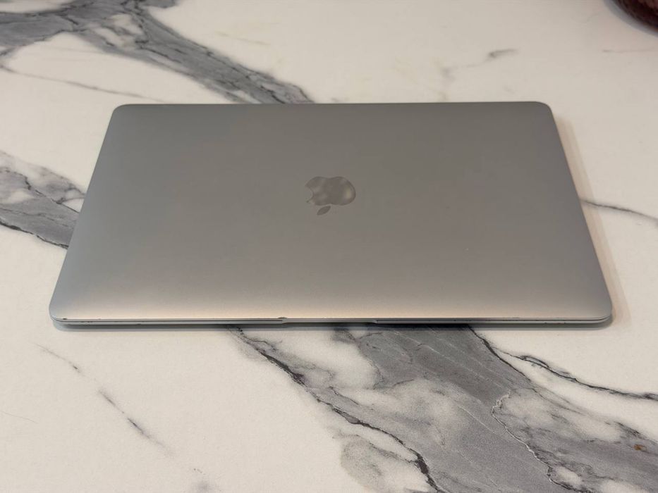 MacBook Air M1 (2020), цвет Silver.