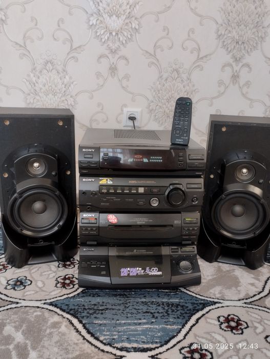 Sony Hi-Fi Musiqa Markazi (ishlaydi)