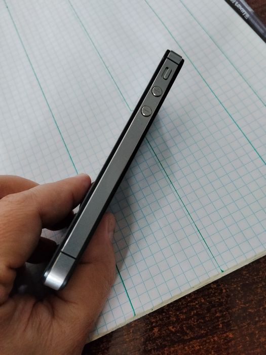 iPhone 4s 16g всё родное без коробки БУЛИШ
