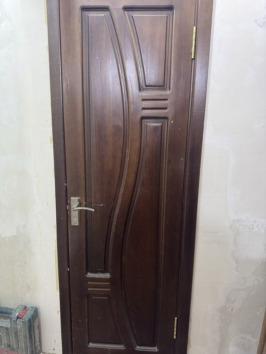 Продается б/у сосновые двери в комплекте все есть