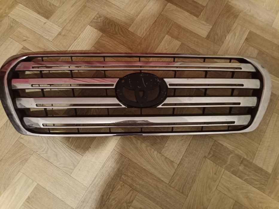 Решетка радиатора Land Cruiser 200