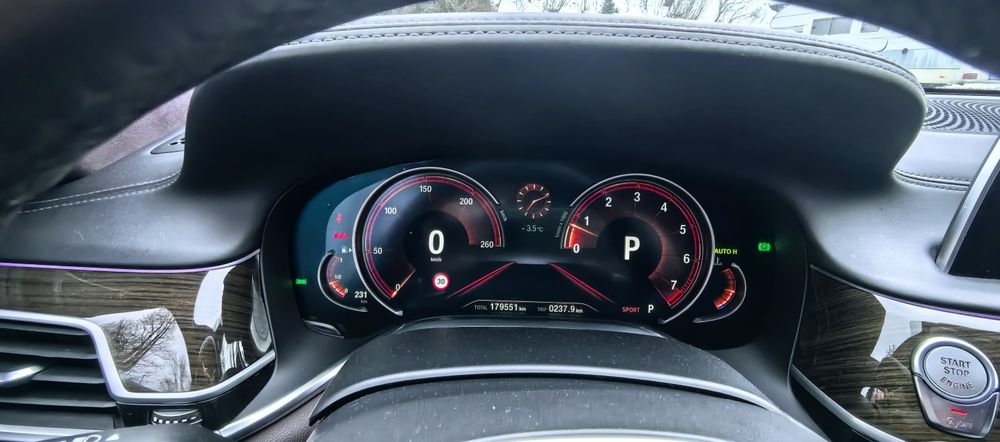 BMW 750i xdrive сив металик