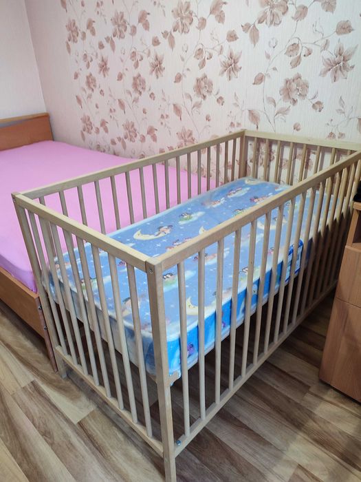 Кроватка детская с матрасом