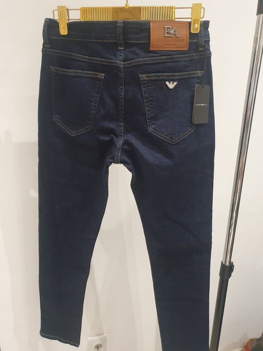 Blugi Emporio  Armani premium  + Tricou Armani  Exchange
